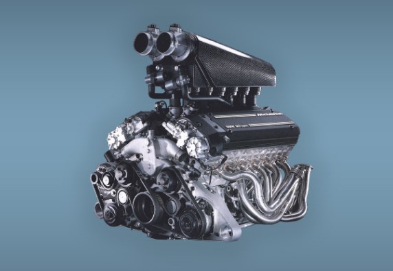 BMW V12 S70 2 Engine